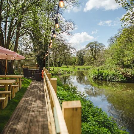 The Stag On The River Godalming Buitenkant foto
